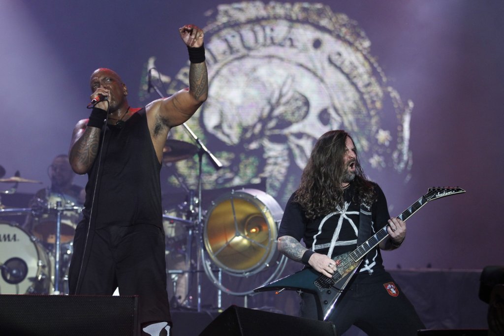 Sepultura
Някои все още свързват формираната през 1984 г. бразилска група с братята Игор и Макс Кавалера, но днес тя има малко общо с миналото си. Игор всъщност е и последният оригинален член, който напуска състава - това се случва през 2006 г. Трябва да се отбележи, че басистът Пауло Джуниър е с групата от 1984-а и е участвал във всеки запис, т.е. е част от почти цялата ѝ история, но всъщност не е оригинален член - замества задържалия се съвсем за кратко оригинален басист Роберто Рафан.