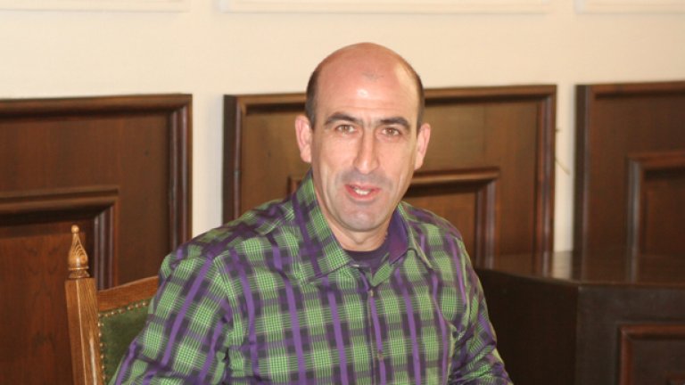 Вицепрезидентът на БФС и шеф на Сливен Йордан Лечков най-сетне намери начин да притисне ЦСКА за дълговете им