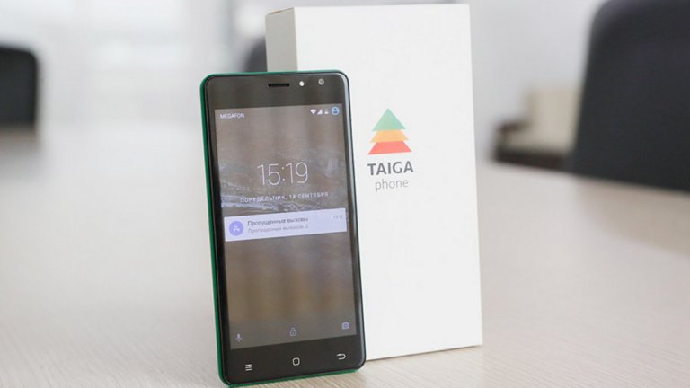 „Тайгафон" е с 5" HD екран, батерия с капацитет 1900 mAh, 2 GB RAM памет и 16 GB вътрешна памет. Камерата отзад е 8 MP, а тази отпред - само 4 MP. Операционната система е базирана на Android OS, а освен стандартния 3.5мм изход за слушалки, телефонът има и microUSB порт.