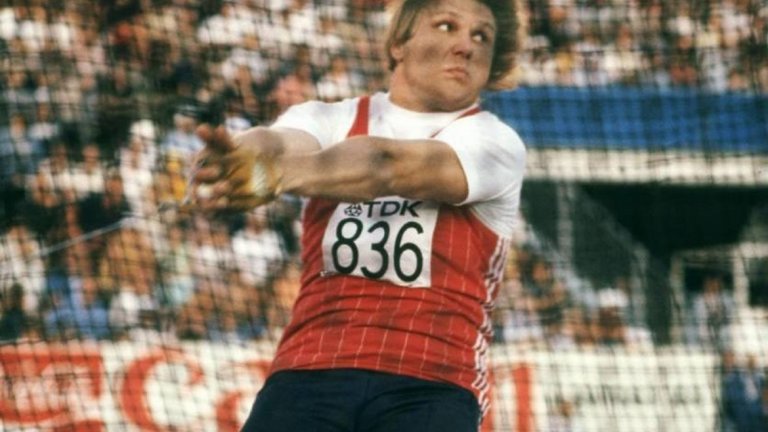 Литвинов продължава да държи олимпийския рекорд с постижение от 84.80 метра от Сеул 1988.

Бившият атлет навърши 60 на 23 януари тази година.