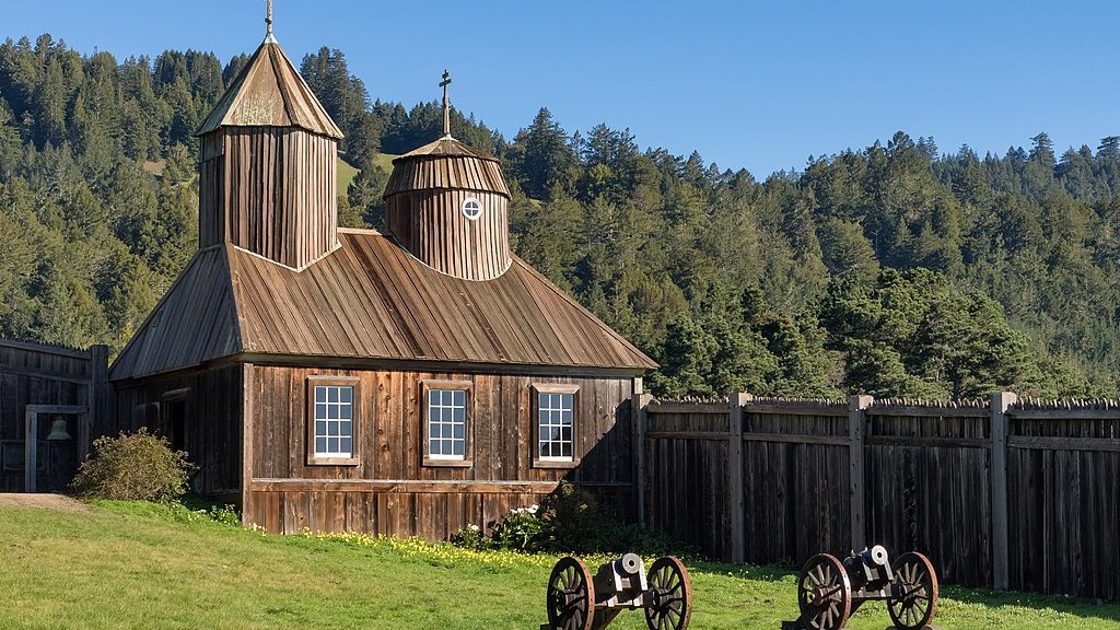 Russian_chapel_at_Fort_Ross_(2016)
