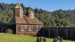Russian_chapel_at_Fort_Ross_(2016)