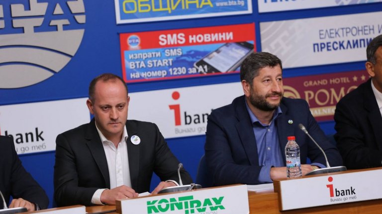 Той заема мястото на Светослав Малинов от ДСБ, който се отказва от изборите