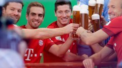 Футболистите на Байерн (Мюнхен) заснеха традиционната си фотосесия преди Октоберфест