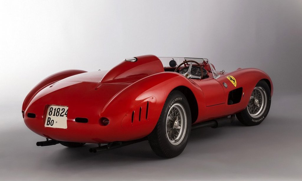 Как Меси изигра Роналдо за най-скъпия автомобил на планетата