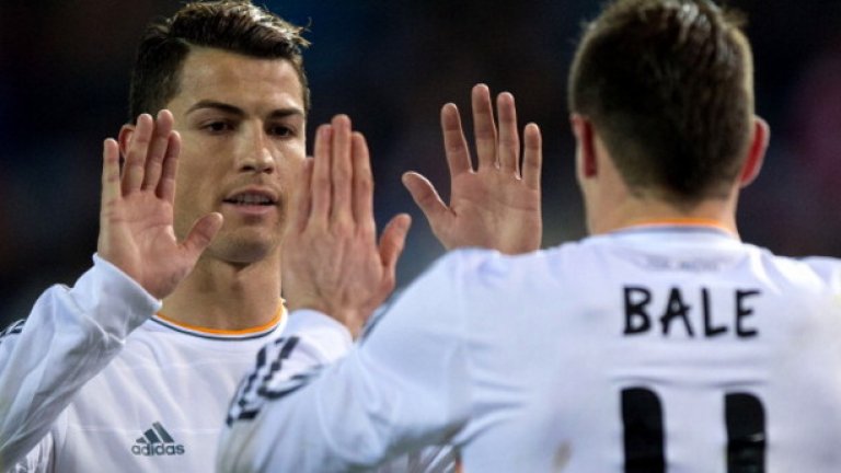 Кристиано Роналдо е най-добрият реализатор на домашните първенства с 48 гола за Реал (Мадрид) през 2015-а. Следват Лионел Меси с 43 и Александре Лаказет с 27.