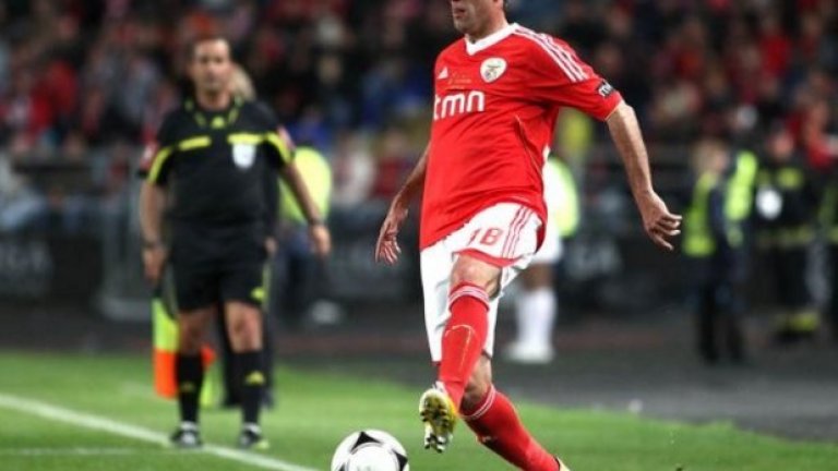 
Жоан Капдевия
Един от стълбовете в отбраната на Ла Фурия, който направи отлична кариера във Виляреал. През 2011-а премина в Бенфика, след което прекара кратки периоди Еспаньол, Нортийс Юнайтед и Лиерс. 