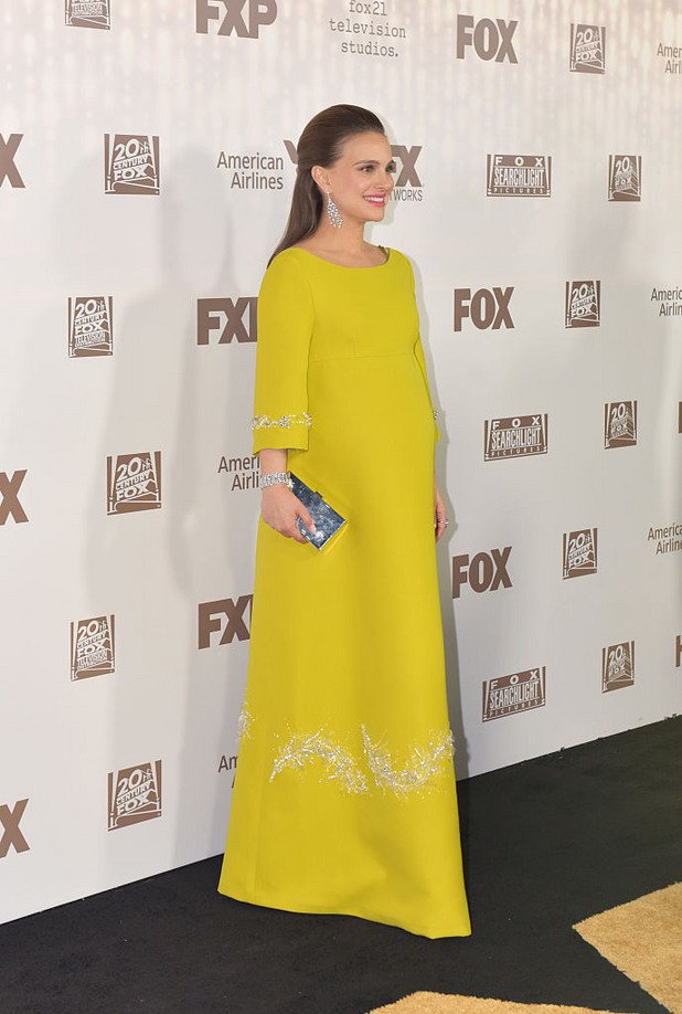 Бременната Натали Портман се появи в семпла наситено жълта рокля на афтър партито на FOX  в хотел "Бевърли Хилс Хилтън"