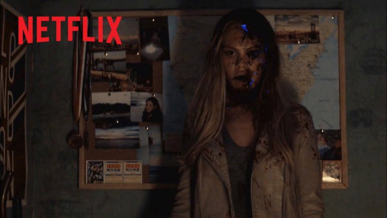 Midnight Mass (Netflix) - 24 септември
Създателят на новите екранизации на "То" и на The Hаunting of Hill House Майк Фланаган се завръща с нов сериал, от който да ви изтръпнат пръстите на краката - Midnight Mass. В сърцето на историята тук е млад мъж (Зак Гилфорд - Friday Night Lights), който заради предишни прегрешения трябва да се върне на родния си остров. А родният остров е от онези, които още от пръв поглед ти казват, че там нещо лошо се е случвало, случва се и ще продължава да се случва. Това се засилва още повече с пристигането на новия свещеник - отец Пол. Под негово ръководство мрачните жители от местната общност започват да придобиват непознат до момента фанатичен религиозен плам. А междувременно започват да се случват някои странни и необясними събития. Но дали това са чудеса, или нещо напълно различно?