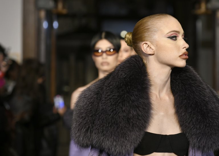 Клоуи Чери вече пробива в "светлата" част на развлекателната индустрия, като през февруари тя беше сред моделите в ревюто на LaQuan Smith по време на Нюйоркската седмица на модата