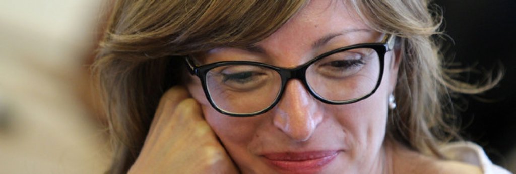 Екатерина Захариева - вицепремиер по правосъдната реформа и министър на външните работиЕкатерина Захариева бе министър на правосъдието в кабинета Борисов 2 и вицепремиер и министър на регионалното развитие в служебното правителство на Марин Райков. Тя бе главен секретар на президента Росен Плевнелиев и негов зам.-министър в министерство на регионалното развитие от 2009 до 2011 година.