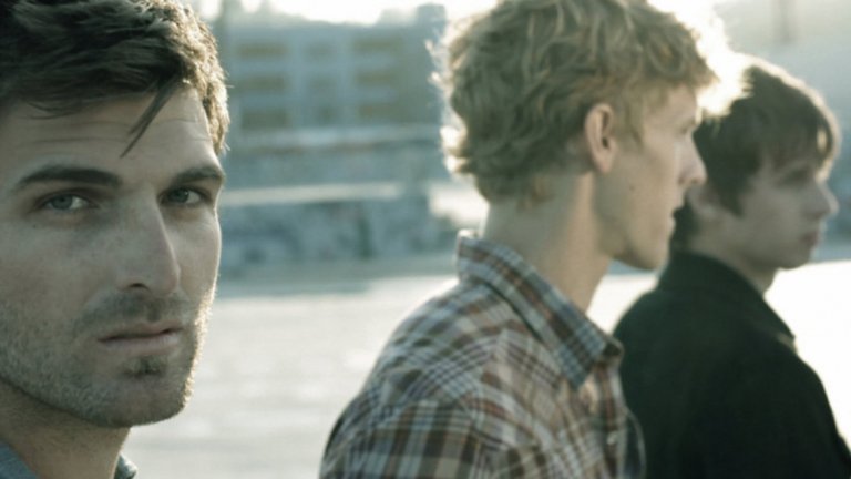 Foster The People - Pumped Up Kicks
Още едно хитово парче от 2011 г. Алтърнатив песничката на Foster The People по едно време звучеше масово по комерсиалните канали. И след това просто спря. А това странно име за група малцина си направиха труда да запомнят. За сметка на това, е достатъчно да чуеш само малко от припева на Pumped Up Kicks, за да ти се забие в главата. All the other kids with the pumped up kicks...