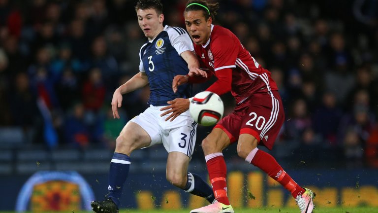 Юсуф Поулсен (РБ Лайпциг)
22-годишният датчанин спечели 109 въздушни двубоя в Бундеслигата през изминалата кампания. Той е от нападателите, които умеят да вършат черната работа, да пресират и да печелят единоборства, за да могат съотборниците им да блеснат. Макар че само в 8 от 29-те си мача в първенството изигра пълни 90 минути, Поулсен успя да допринесе и с 5 гола и 4 асистенции за хитовия сезон на РБ Лайпциг и второто място в класирането. Transfermarkt го оценява на 6 млн. евро.