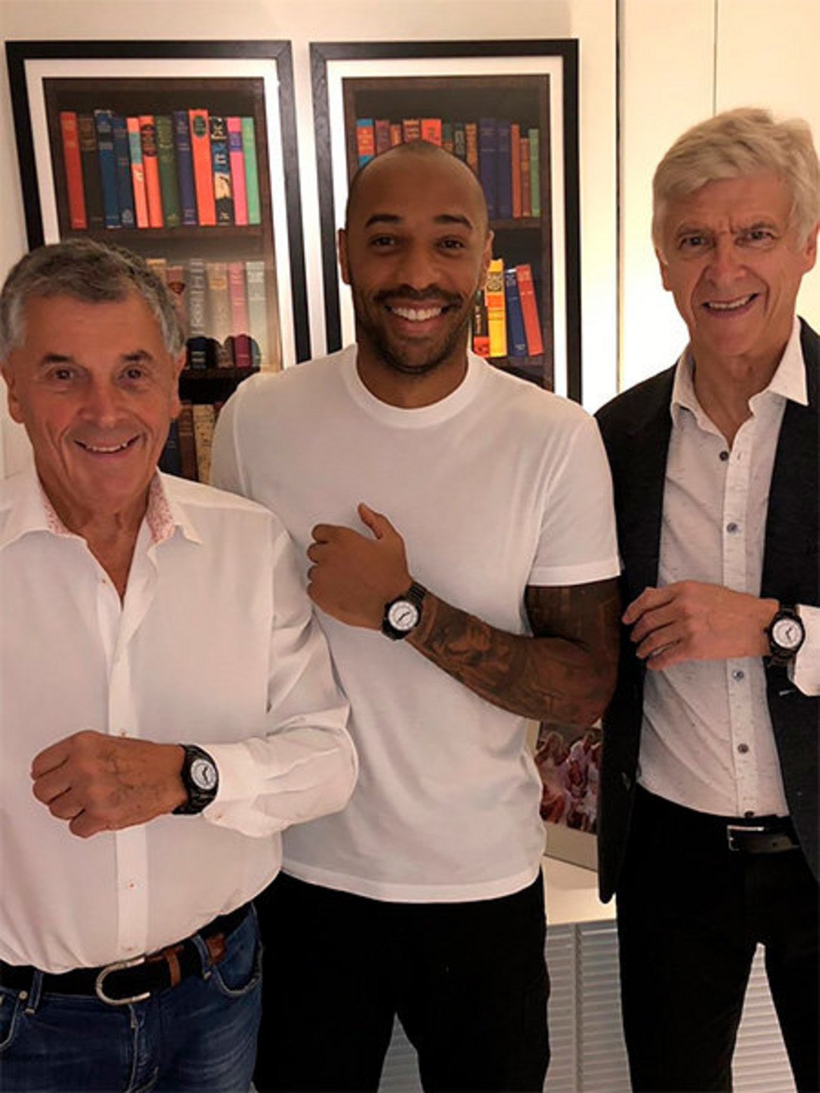 
От Арсенал почетоха с уникална серия часовници Венгер и други две легенди на клуба - Дейвид Дейн и Тиери Анри.