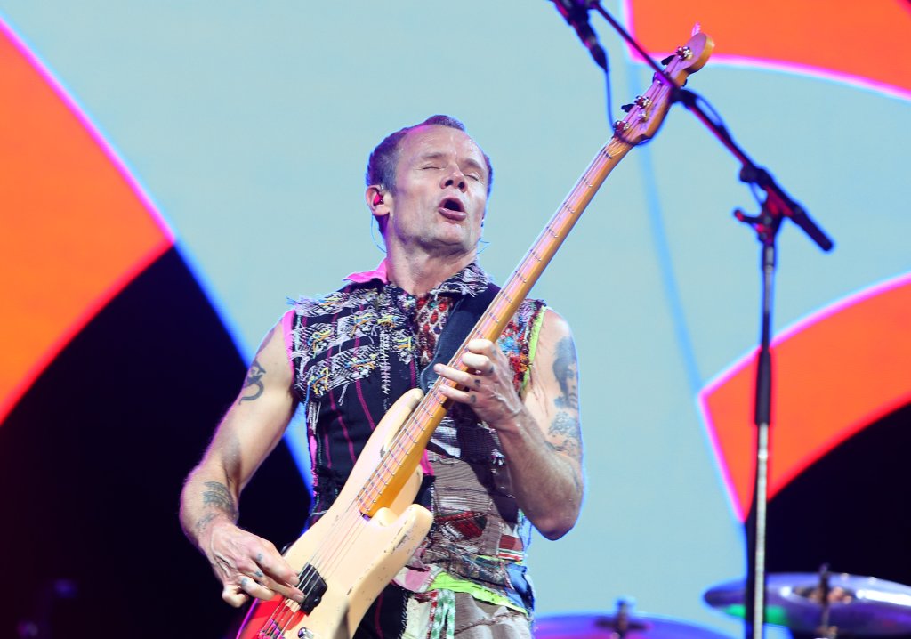 Флий пораства с баща алкохолик, който е участвал в престрелка с полицията.