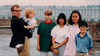 Гневът на Уди Алън срещу убедеността на осиновената му дъщеря