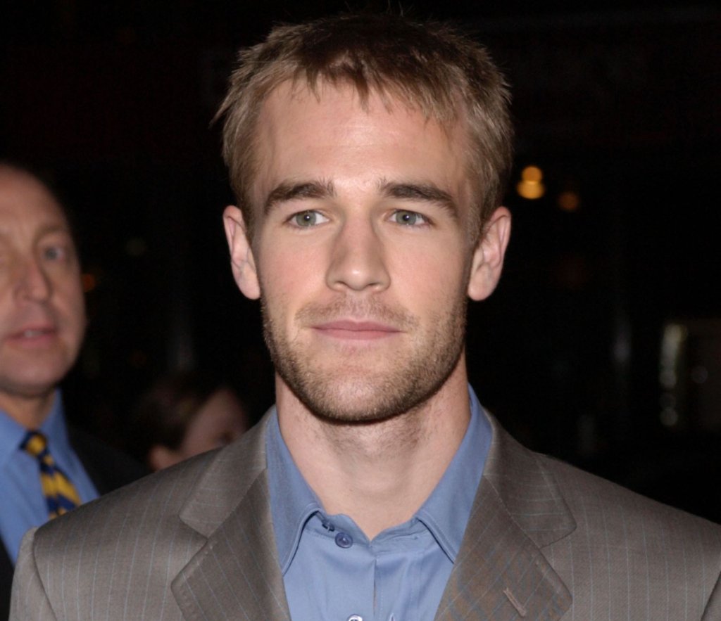 Джеймс Ван Дер Бийк
По-вероятно да си спомняте Ван Дер Бийк от главната роля в сериала "Кръгът на Доусън" (Dawson's Creek), отколкото от спортния филм "Отборът" (Varsity Blues). Трябва да се отбележи, че актьорът никога не е имал особено успешна филмова кариера, но за сметка на това през годините се е появявал - включително и с много кратки роли - в какви ли не сериали. От "Как се запознах с майка ви", през One Tree Hill до криминалните поредици "Закон и ред".