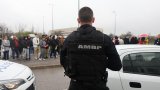 Събарят незаконните постройки в "Захарна фабрика" при засилено полицейско присъствие