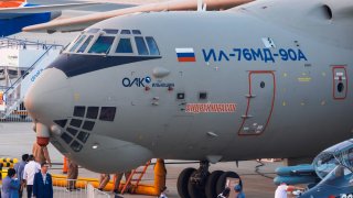 Самолетът ще гаси пожарите, които бушуват на около 70 километра от Белград