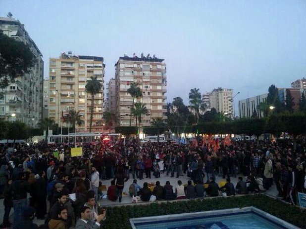 В Адана също са се събрали хора, за да почетат паметта на момчето