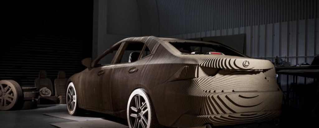 В тъмнината, този Lexus не се различава значително от по-устойчивите си събратя