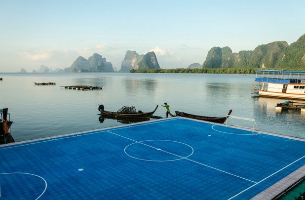 Плаващото игрище на село Ко Паний в Южен Тайланд е една от атракциите на региона.