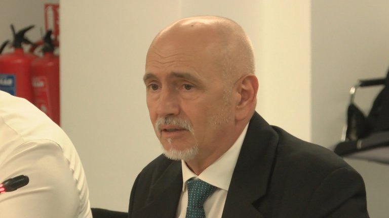 Според него Магдалена Милтенова от Конфедерацията на автобусните превозвачи не иска истински преговори и той ще търси легитимни представители на бранша