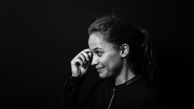 Елена Телбис: "Искам да ми е трудно и да не разбирам, и да не мога..."