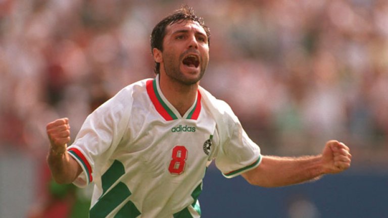 Христо Стоичков, България
Най-великият футболист в историята на България беше много важен за националния ни тим, с който стигна до 4-ото място на световното първенство в САЩ през 1994 година и стана голмайстор на турнира. Същата година Стоичков спечели и „Златната топка”.
