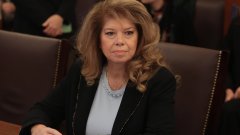 Освен това тя предстои да посочи и дата за предсрочните парламентарни избори