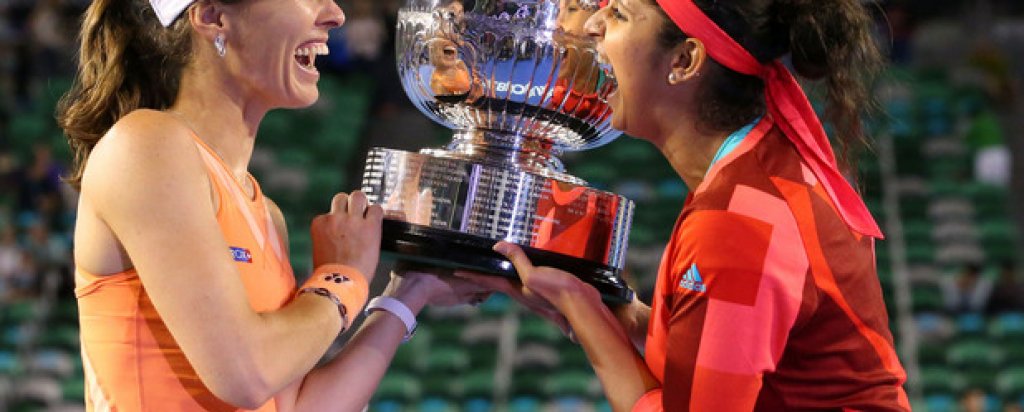 Мартина Хингис и Саня Мирза с титлата на двойки при дамите.