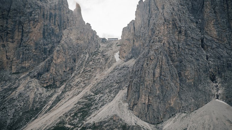 Лифтът води до тази седловина.