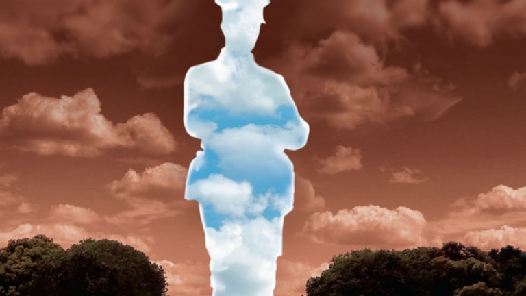 Едва оцелели след месомелачката на Първата световна война, Албер и Едуар с мъка свързват двата края в Париж. За да прокопсат някак, те организират грандиозна измама - продават несъществуващи проекти за паметници на хората, които искат да почетат паметта на загиналите във войната.