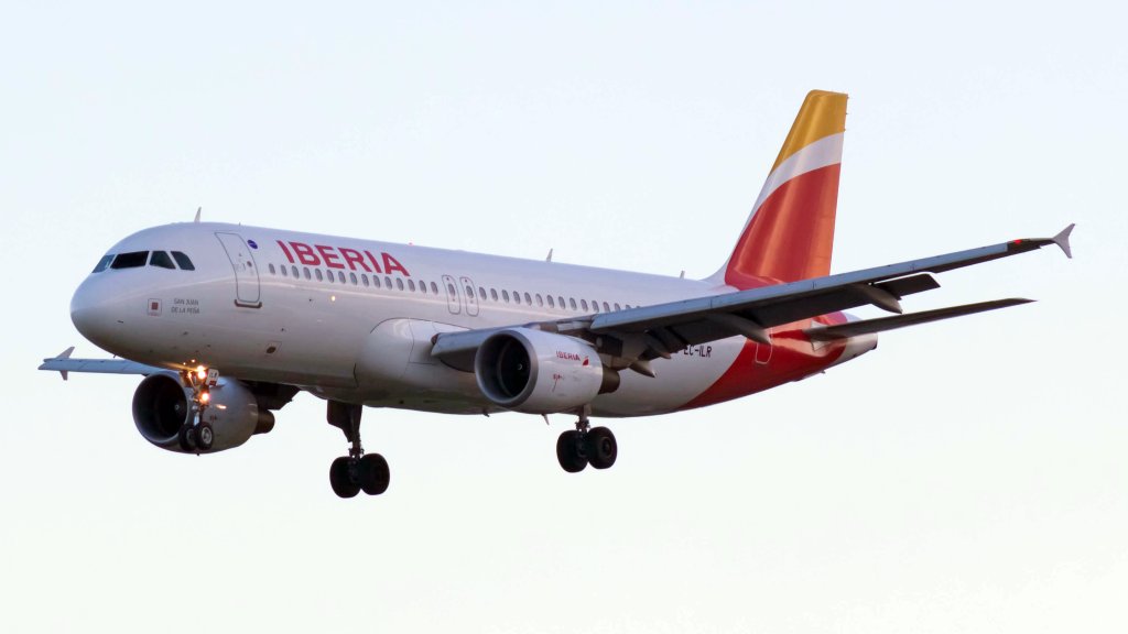 EC-ILR_A320_Iberia_BCN