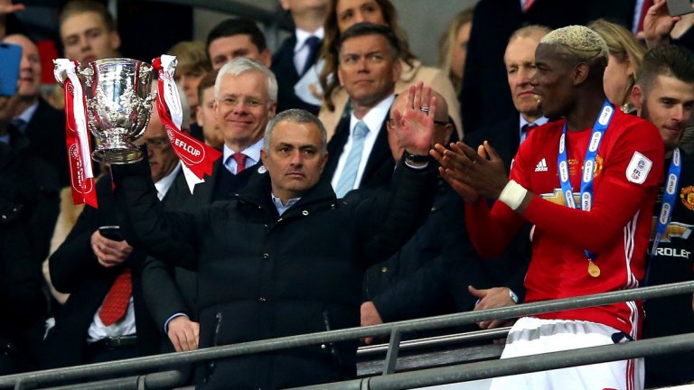 След като спечели Community Shield през август, сега Жозе Моуриньо завоюва втория си трофей начело на Манчестър Юнайтед