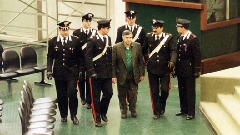 По-късно е убит и неговият най-близък съратник - съдията Паоло Борселино. Поръчител на атентатите е Тото Риина, който почина на 17 ноември.