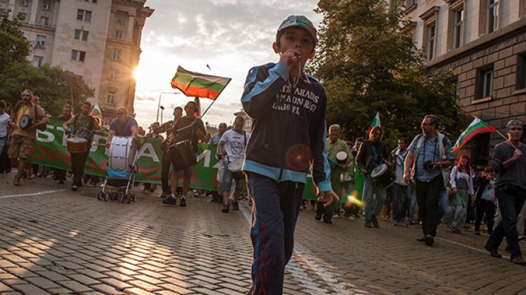 Ден 33. Стената падна