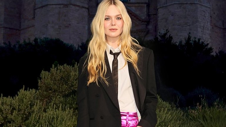 Вратовръзките не са само за мъже
Това доказват тазгодишните есенни тенденции.
Вратовръзката е перфектният аксесоар за постигането на елегантна бизнес визия, но и не само. 
Ако желаете да експериментирате, можете да използвате вратовръзката не само в съчетание с костюм, а и в по-неглижирани комбинации, като съчетание с макси пола.