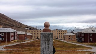1280px-Piramida_Svalbard_IMG_6283