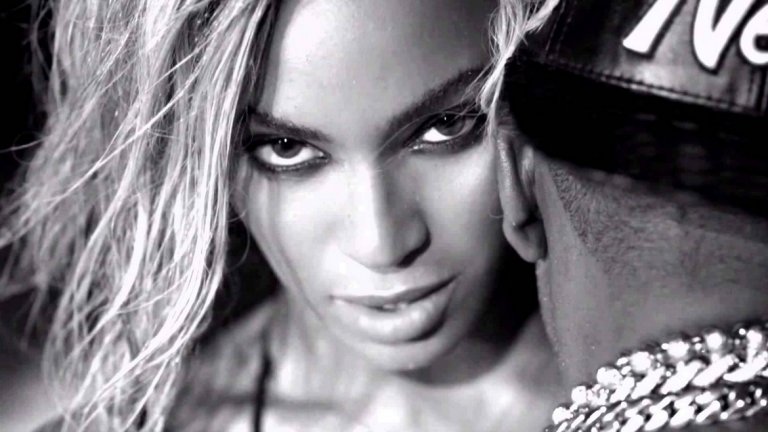 Beyonce - Drunk in Love 
Връзката и бракът между Джей Зи и Бионсе е доста противоречива и това често си личи в песните на певицата. "Drunk in Love" обаче явно цели да представи най-горещата част от отношенията й с рапъра. 
В клипа тя бяга от обичайната хореография във видеата й, която е отрепетирана до най-малкото кимване, и залага на импровизация. Клипът е черно-бял и леко мрачен, което обаче го прави още по-секси. Каквото и да говорим, Бионсе си е Бионсе.