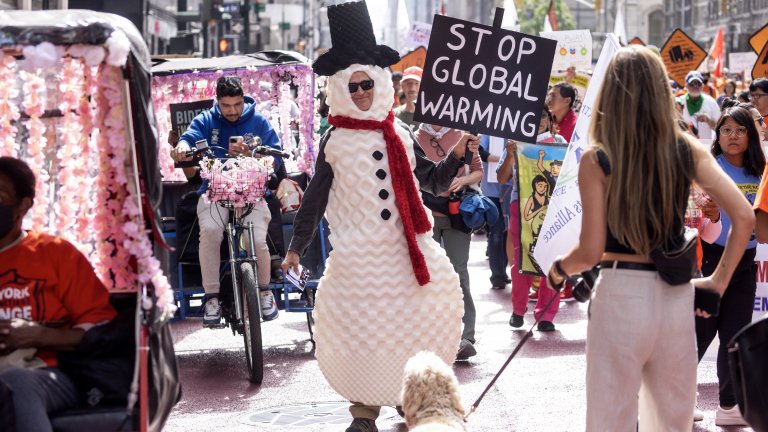 Демонстрантите настояват за повече действия от световните лидери за ограничаване на изкопаемите горива
