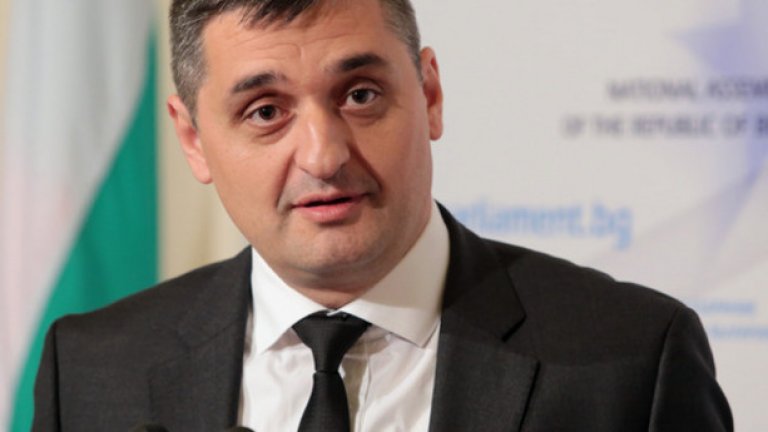 Кирил Добрев поиска да напусне парламента 