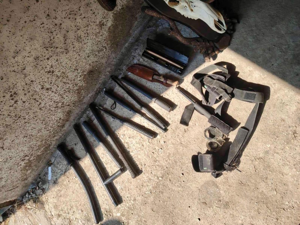 Мащабна акция на ГДБОП: 13 задържани за рекет и насилие, иззети са оръжие и бухалки