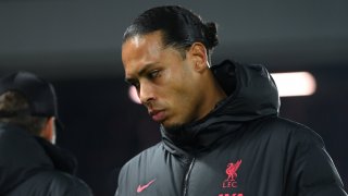 "Май е време Ливърпул да продаде Ван Дайк"