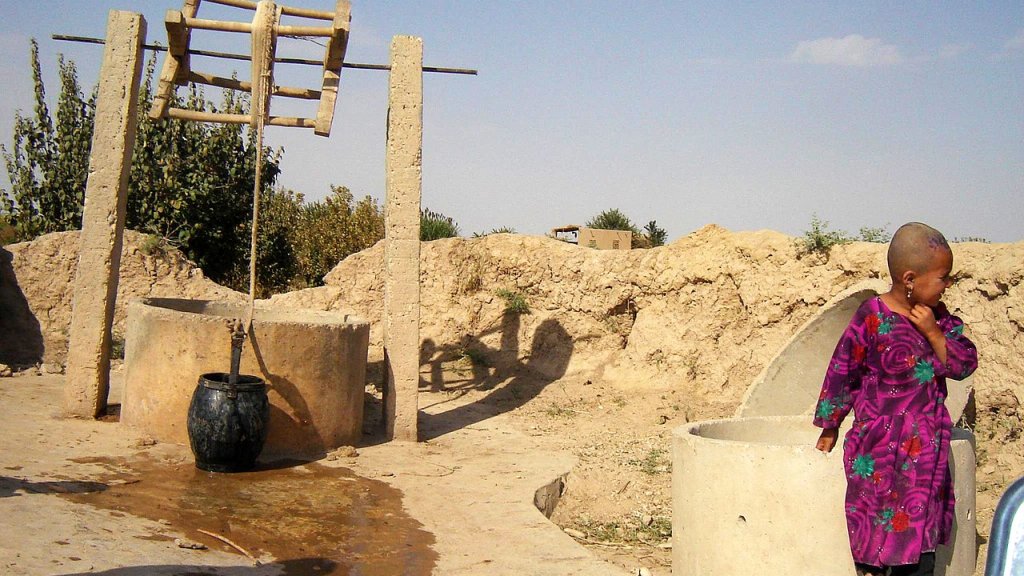 1280px-Faryab-_village_dug_well