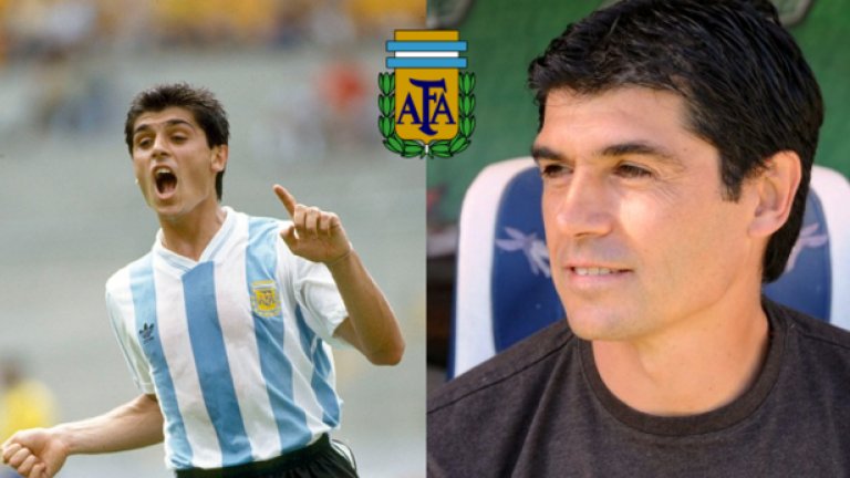Густаво Сапата. Тогава - на 25 г. Днес - на 48 г. до 2015 г. води втория отбор на аржентинския Расинг.