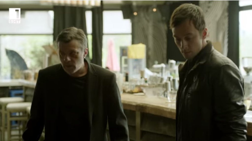 Ерол успя да се спаси от момента със зелената флашка, като инсценира сбиване, по време на което тайно да я отмъкне