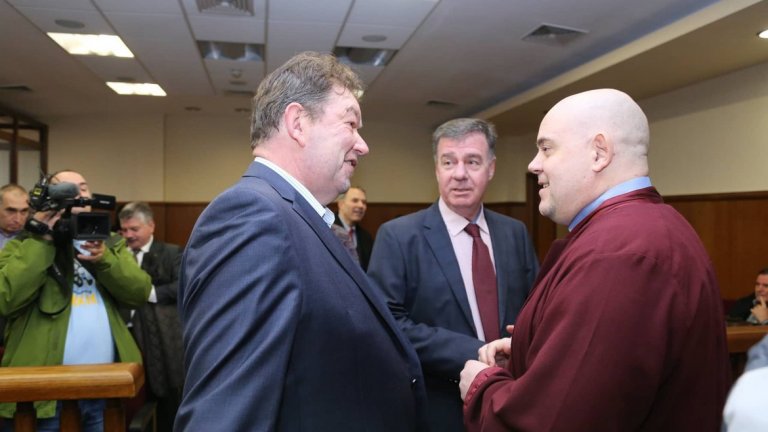 Очаква се след многократно отлагане най-накрая делото да започне по същество