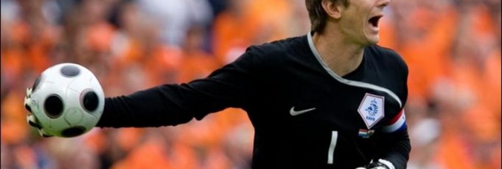 Едвин ван дер Сар (Холандия, Манчестър Юнайтед) - 1311 минути (2009)