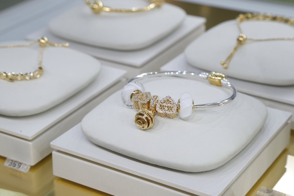 Pandora Shine